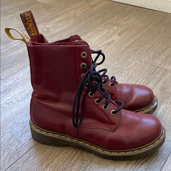Cherry Red Dr. Martens Lace-up Combat Boots Size 38 EUR Women’s 7 Men’s 5 - Picture 2 of 8